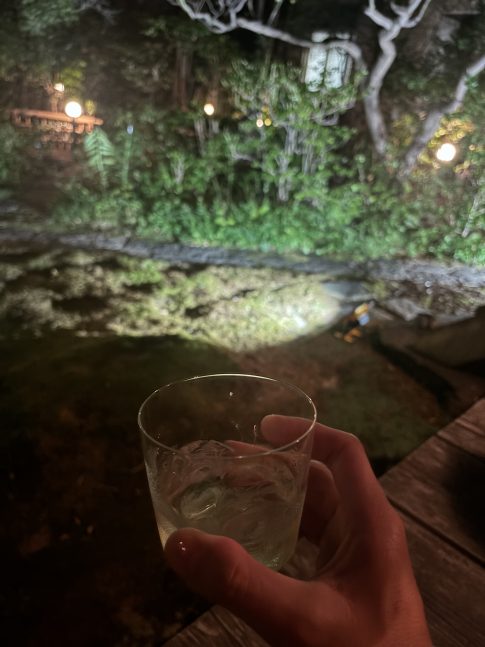 祥雲寺「ぼうず'n bar」で飲むお酒はうまい。