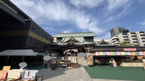 成田山深川堂。護摩してもらえるのじゃ